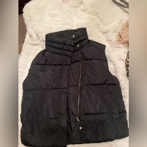 Urban Outfitters puffer vest BDG brand!